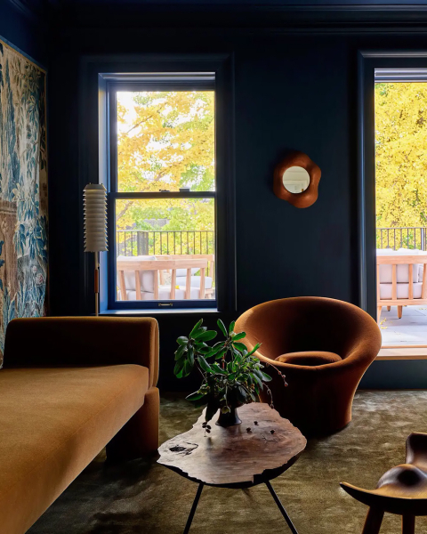 Тёплая эклектика в дизайне исторического таунхауса в Бруклине