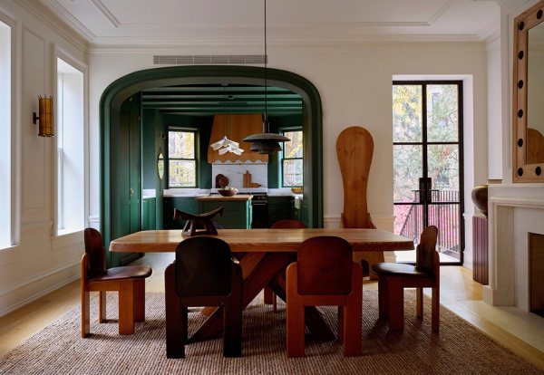 Тёплая эклектика в дизайне исторического таунхауса в Бруклине