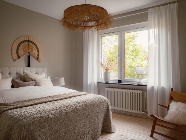 Тёплый монохромный интерьер бюджетной квартиры в Швеции (74 кв. м) Тёплый монохромный интерьер бюджетной квартиры в Швеции (74 кв. м)