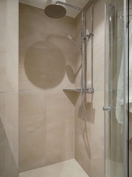 Тёплый монохромный интерьер бюджетной квартиры в Швеции (74 кв. м) Тёплый монохромный интерьер бюджетной квартиры в Швеции (74 кв. м)