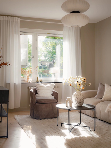 Тёплый монохромный интерьер бюджетной квартиры в Швеции (74 кв. м) Тёплый монохромный интерьер бюджетной квартиры в Швеции (74 кв. м)