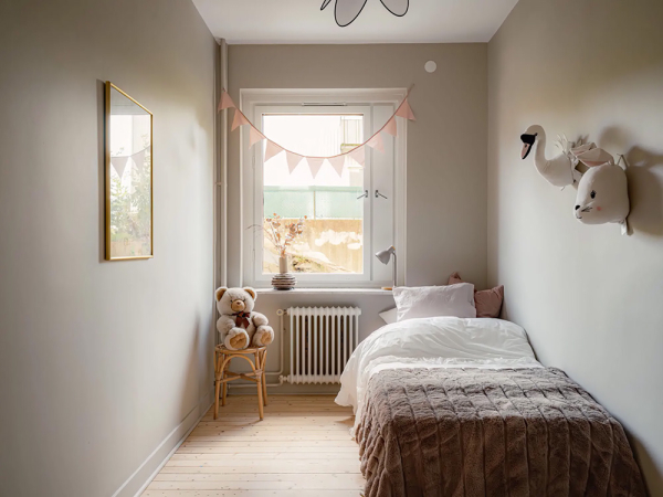 Тёплый монохромный интерьер бюджетной квартиры в Швеции (74 кв. м) Тёплый монохромный интерьер бюджетной квартиры в Швеции (74 кв. м)