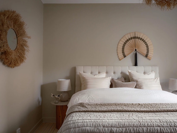 Тёплый монохромный интерьер бюджетной квартиры в Швеции (74 кв. м) Тёплый монохромный интерьер бюджетной квартиры в Швеции (74 кв. м)