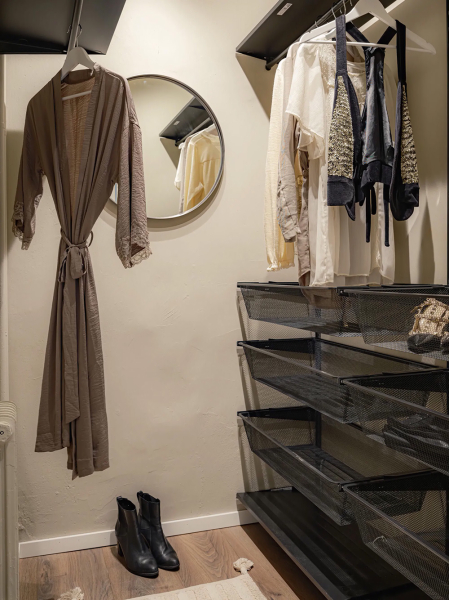 Тёплый монохромный интерьер бюджетной квартиры в Швеции (74 кв. м) Тёплый монохромный интерьер бюджетной квартиры в Швеции (74 кв. м)