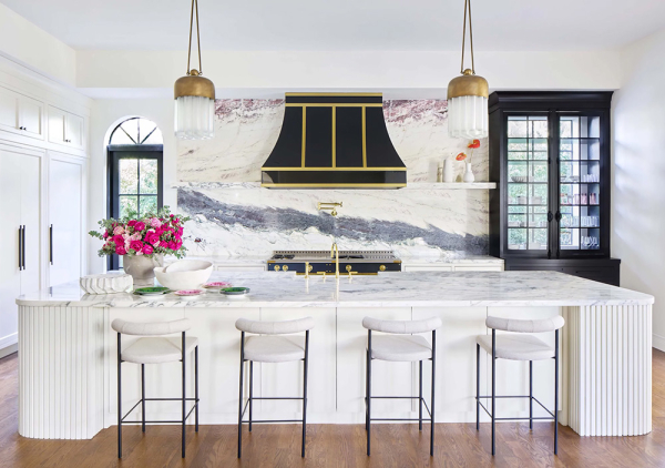 Удивительные узоры и смелые краски наполнили жизнью этот семейный дом в Майами