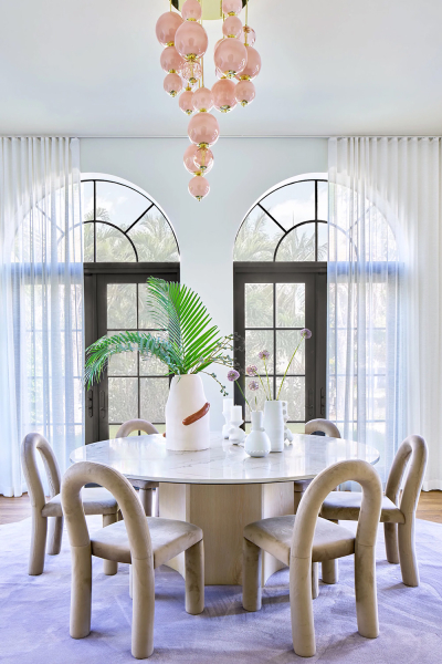 Удивительные узоры и смелые краски наполнили жизнью этот семейный дом в Майами