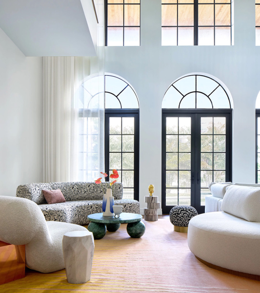 Удивительные узоры и смелые краски наполнили жизнью этот семейный дом в Майами