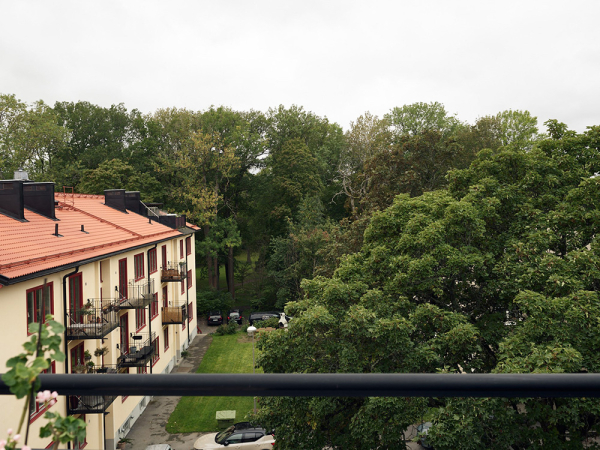 Уютная двухэтажная квартира с небольшой террасой на окраине Стокгольмa