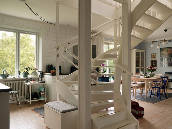 Уютная двухэтажная квартира с небольшой террасой на окраине Стокгольмa