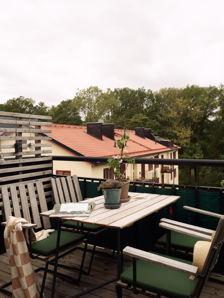 Уютная двухэтажная квартира с небольшой террасой на окраине Стокгольмa