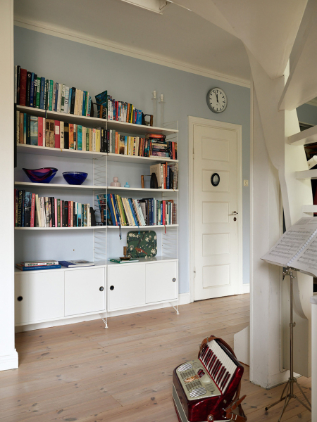 Уютная двухэтажная квартира с небольшой террасой на окраине Стокгольмa