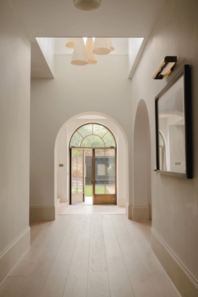 Великолепный дом с арками в Лондоне