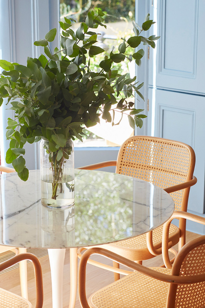 Жизнерадостный интерьер в Лондоне, вдохновлённый летним отдыхом