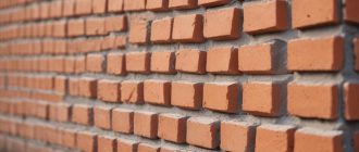 Кирпич строительный рядовой: основные характеристики и область применения